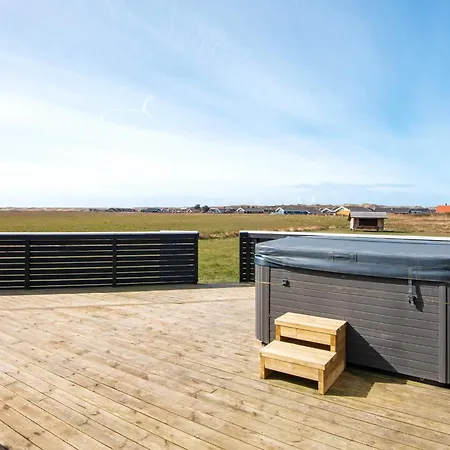 10 Person In Harboore Feriehus