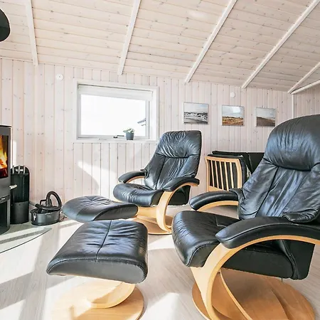 10 Person In Harboore Feriehus *